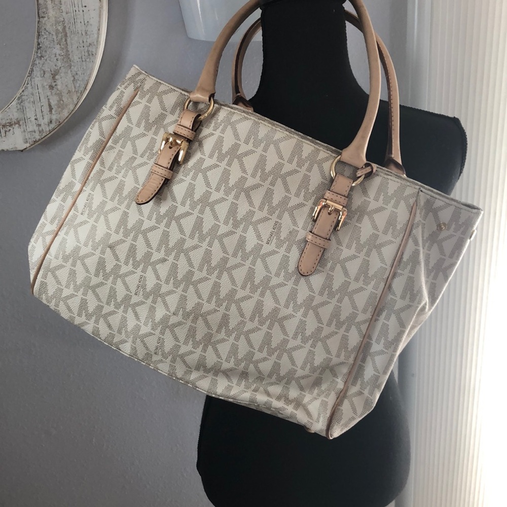 Michael Kors purse and matching wallet